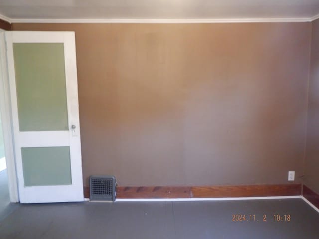 124 W Maple St, Kalamazoo, MI 49001 - empty room featuring crown molding and baseboards
