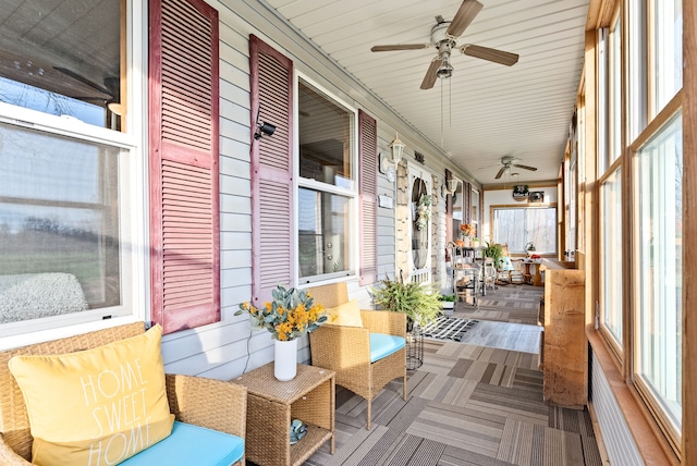 sunroom / solarium with ceiling fan