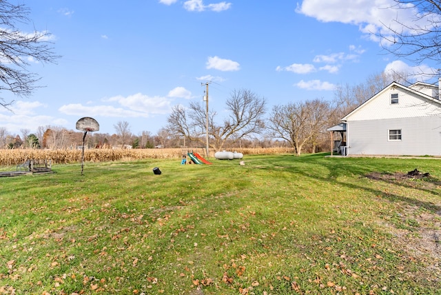 view of yard with a rural view