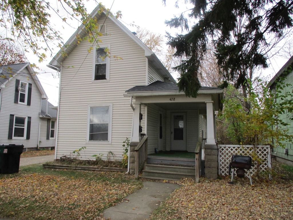 view of front facade with covered porch