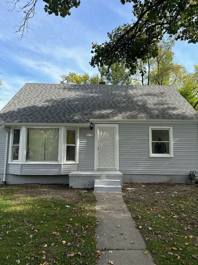 view of front of house with a front lawn