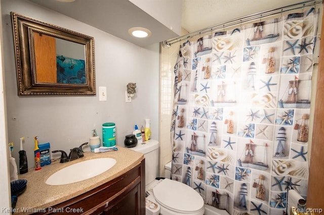 full bathroom with shower / tub combo with curtain, vanity, and toilet