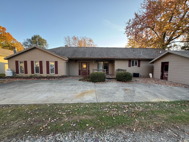 382 W Russell Dr, Coldwater, MI 49036 - photo 1