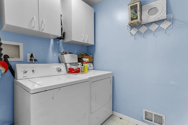 washroom featuring cabinets and washing machine and clothes dryer