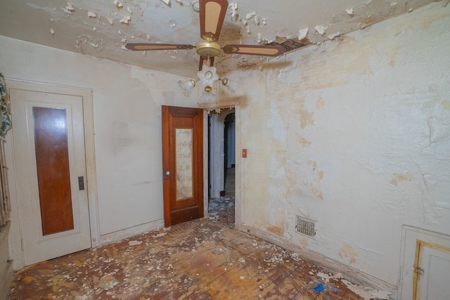 unfurnished room featuring ceiling fan