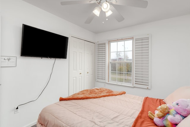 bedroom featuring ceiling fan and a closet