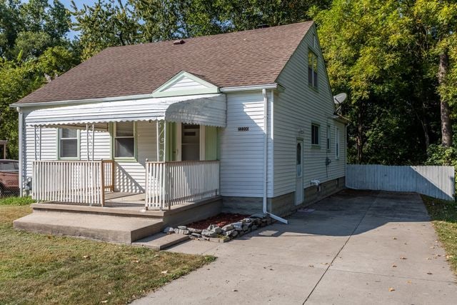 bungalow featuring a porch