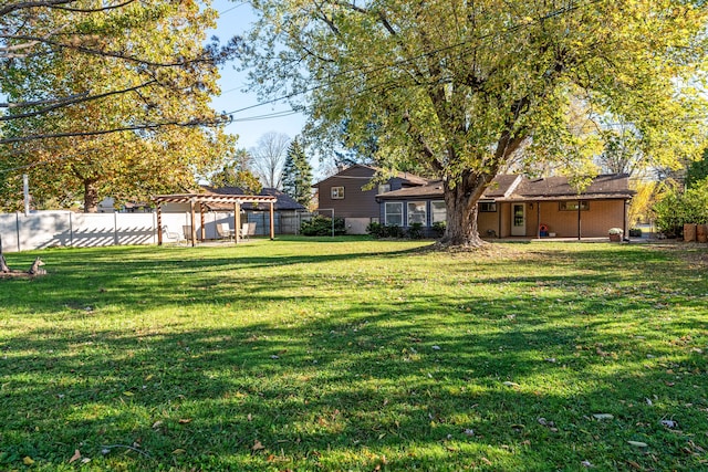 view of yard featuring a pergola