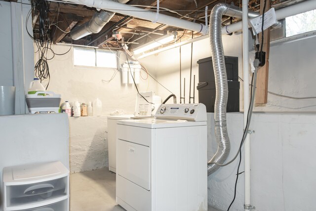 317 Maiden Ln, Saint Joseph, MI 49085 - laundry area with washer and dryer