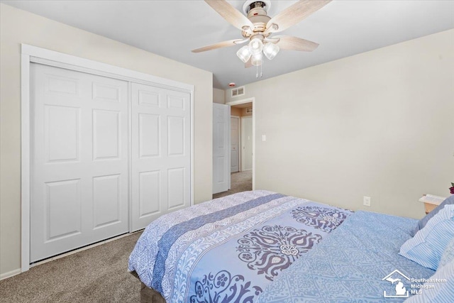 bedroom with carpet flooring, ceiling fan, and a closet