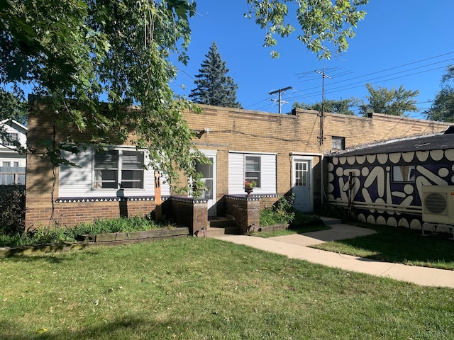 view of front of house featuring ac unit and a front lawn