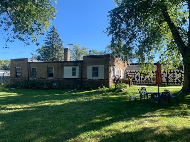 back of house featuring a yard