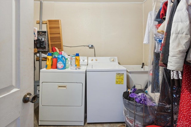 washroom with washing machine and dryer