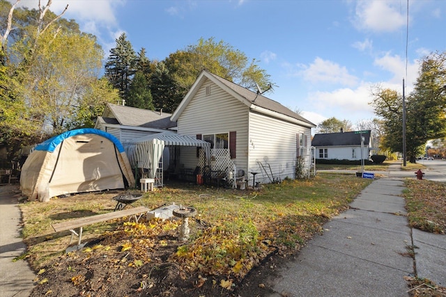 view of home's exterior