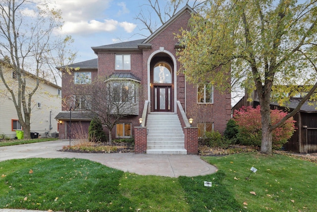 view of front of house featuring a front yard