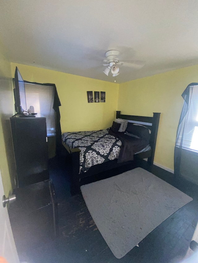 bedroom featuring ceiling fan