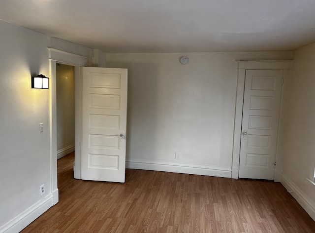 1707 E Stockbridge Ave, Kalamazoo, MI 49001 - spare room featuring wood finished floors, baseboards, and a smoke detector