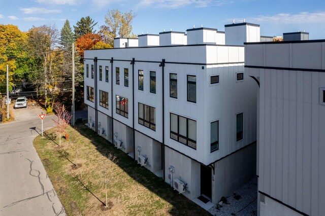 208 Gillis St, Traverse City, MI 49684 - view of building exterior