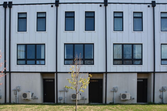 208 Gillis St, Traverse City, MI 49684 - view of property featuring a cooling unit
