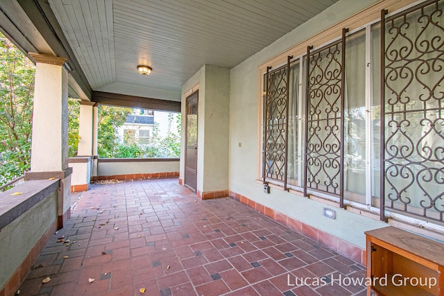 view of patio / terrace with covered porch