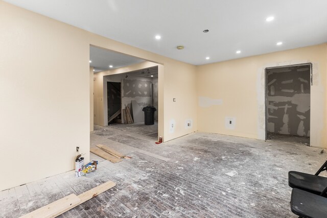 5393 Seebaldt St, Detroit, MI 48204 - unfurnished living room featuring recessed lighting