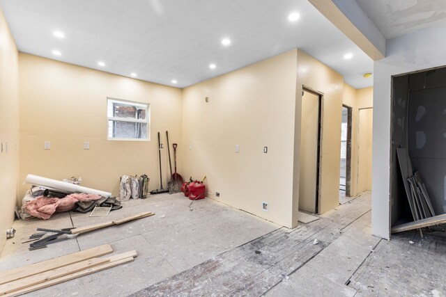 5393 Seebaldt St, Detroit, MI 48204 - spare room with recessed lighting