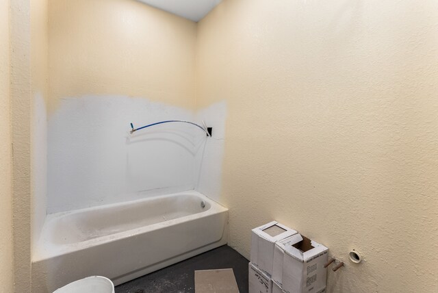 5393 Seebaldt St, Detroit, MI 48204 - full bathroom with a bathtub