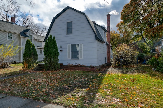 Listing photo 2 for 607 W Tenth St, Traverse City MI 49684