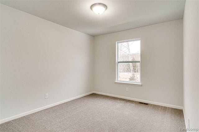 view of carpeted spare room