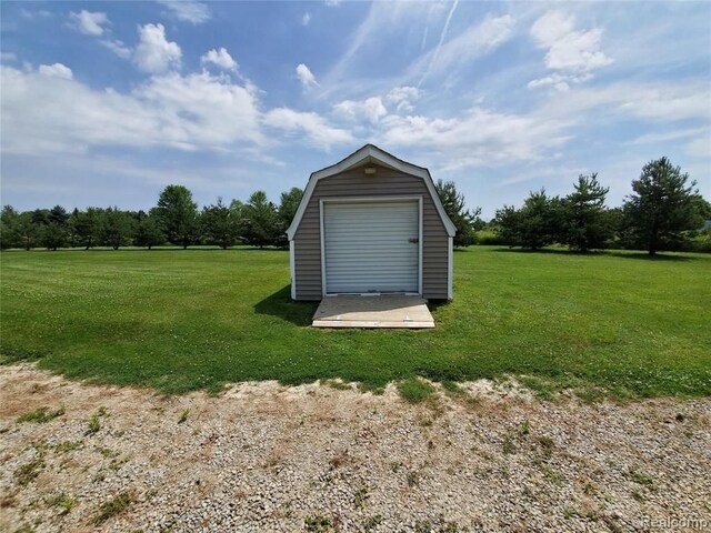 view of outdoor structure featuring a yard