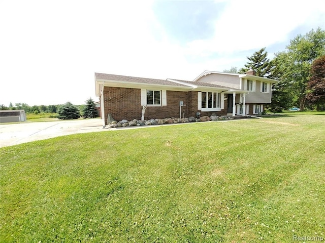 split level home with a front lawn