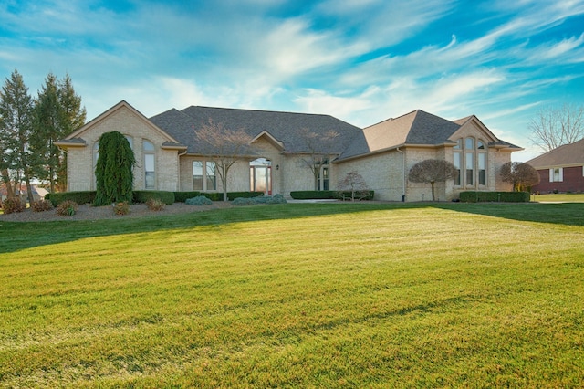 view of front of house with a front lawn