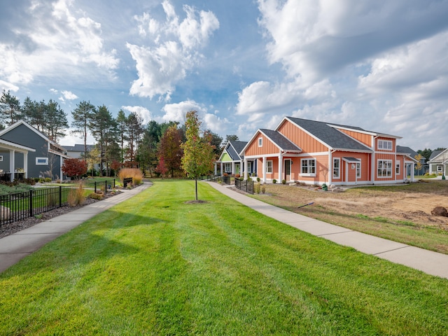 view of front facade featuring a front lawn