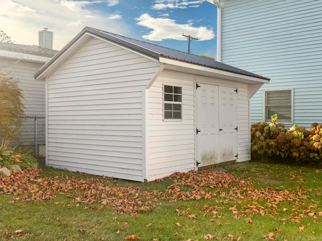 view of outdoor structure with a lawn