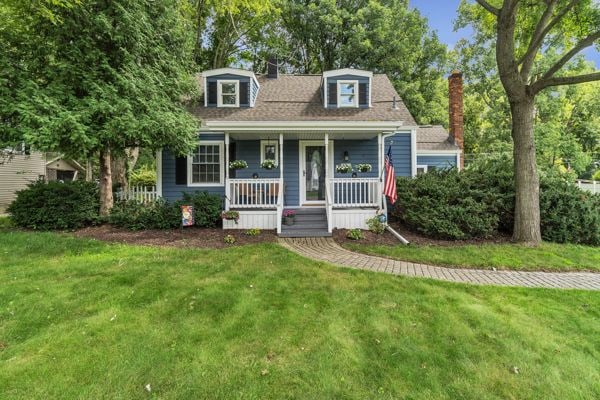 view of front of property with a front yard and a porch