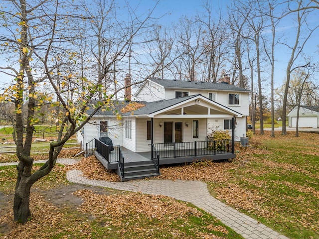 view of front of property featuring covered porch