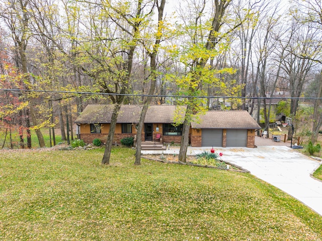 ranch-style home featuring a front lawn and a garage