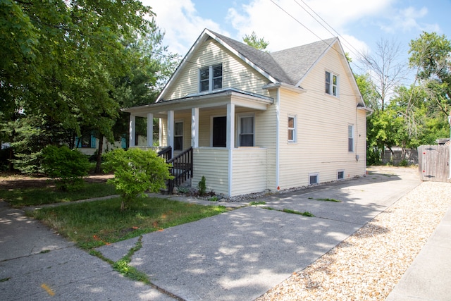 view of front facade with covered porch