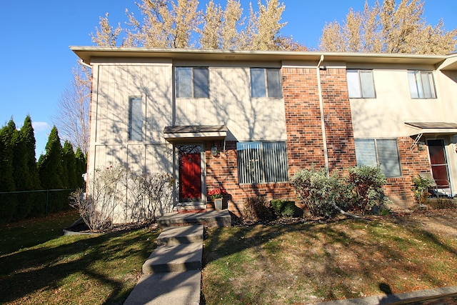 view of front of house featuring a front yard