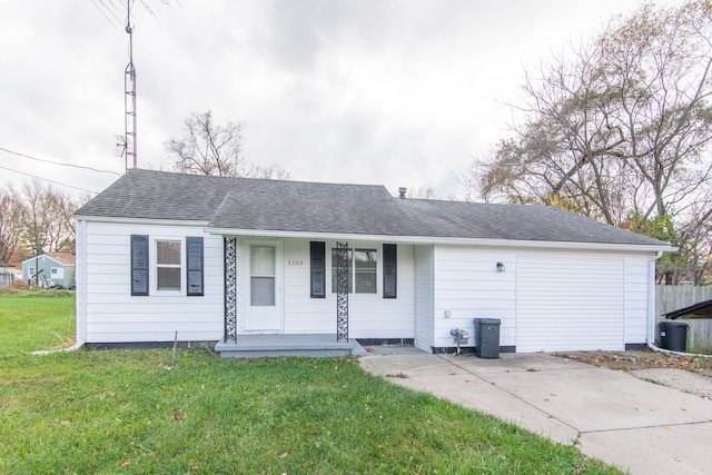 single story home featuring a porch and a front yard