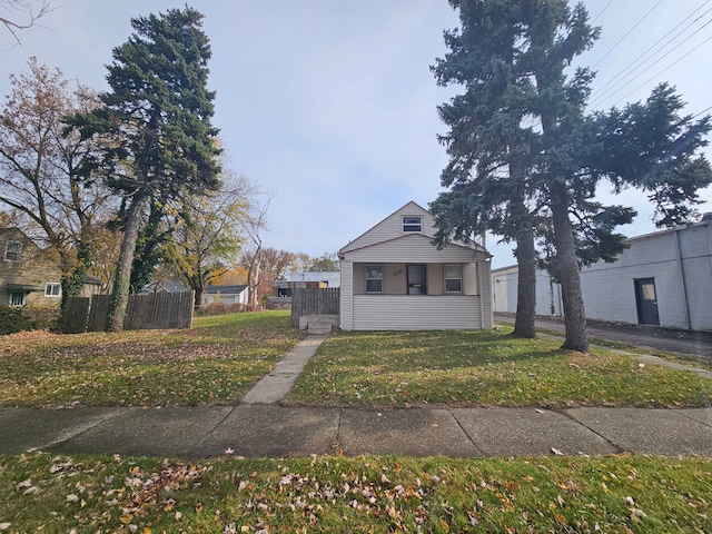 bungalow-style house featuring a front lawn