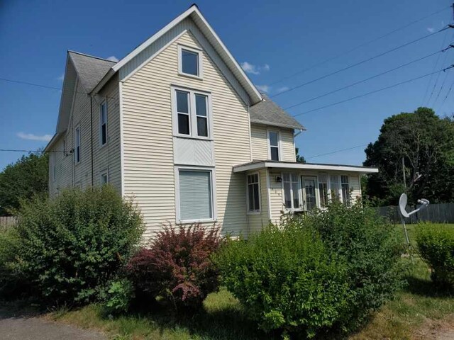 409 N Nottawa St, Sturgis, MI 49091 - view of side of home