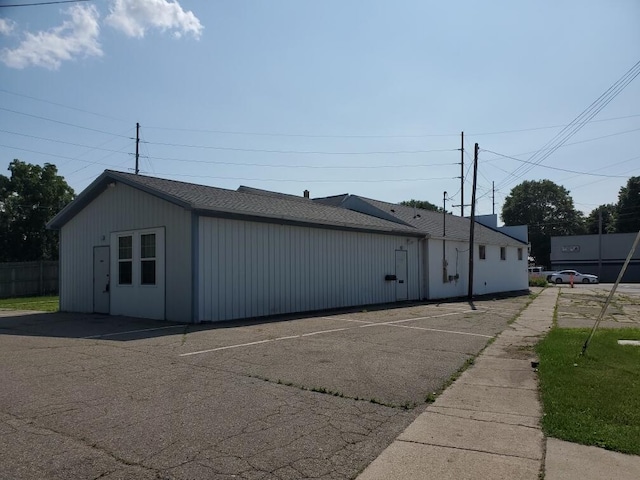 409 N Nottawa St, Sturgis, MI 49091 - view of front of house with uncovered parking