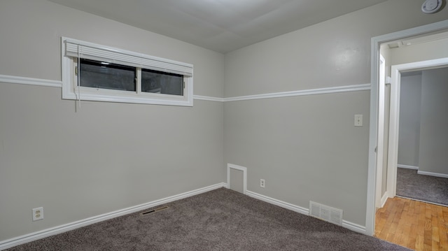 unfurnished room with carpet