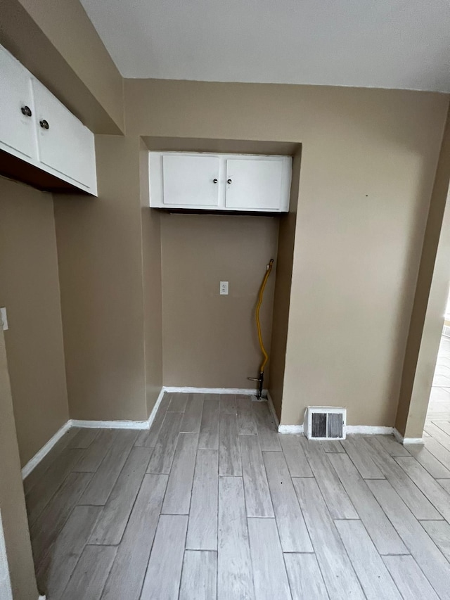 washroom featuring visible vents, baseboards, and wood finish floors