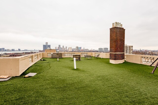 2900 E Jefferson Ave # A2, Detroit, MI 48207 - view of grassy yard featuring a skyline view