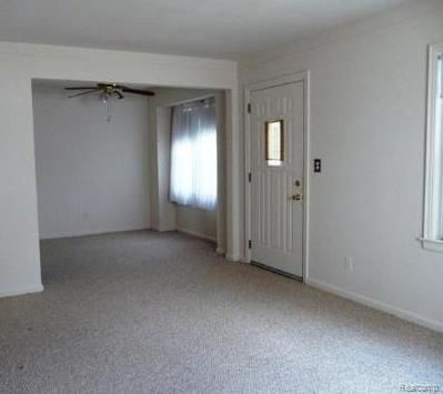 entryway featuring ceiling fan and light colored carpet