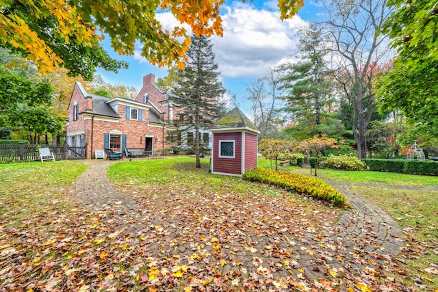 view of yard with an outdoor structure