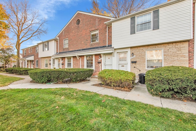 view of property featuring a front lawn