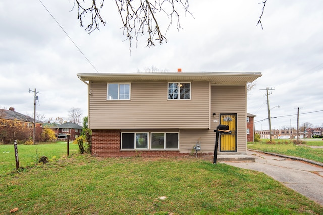 view of front of property with a front lawn